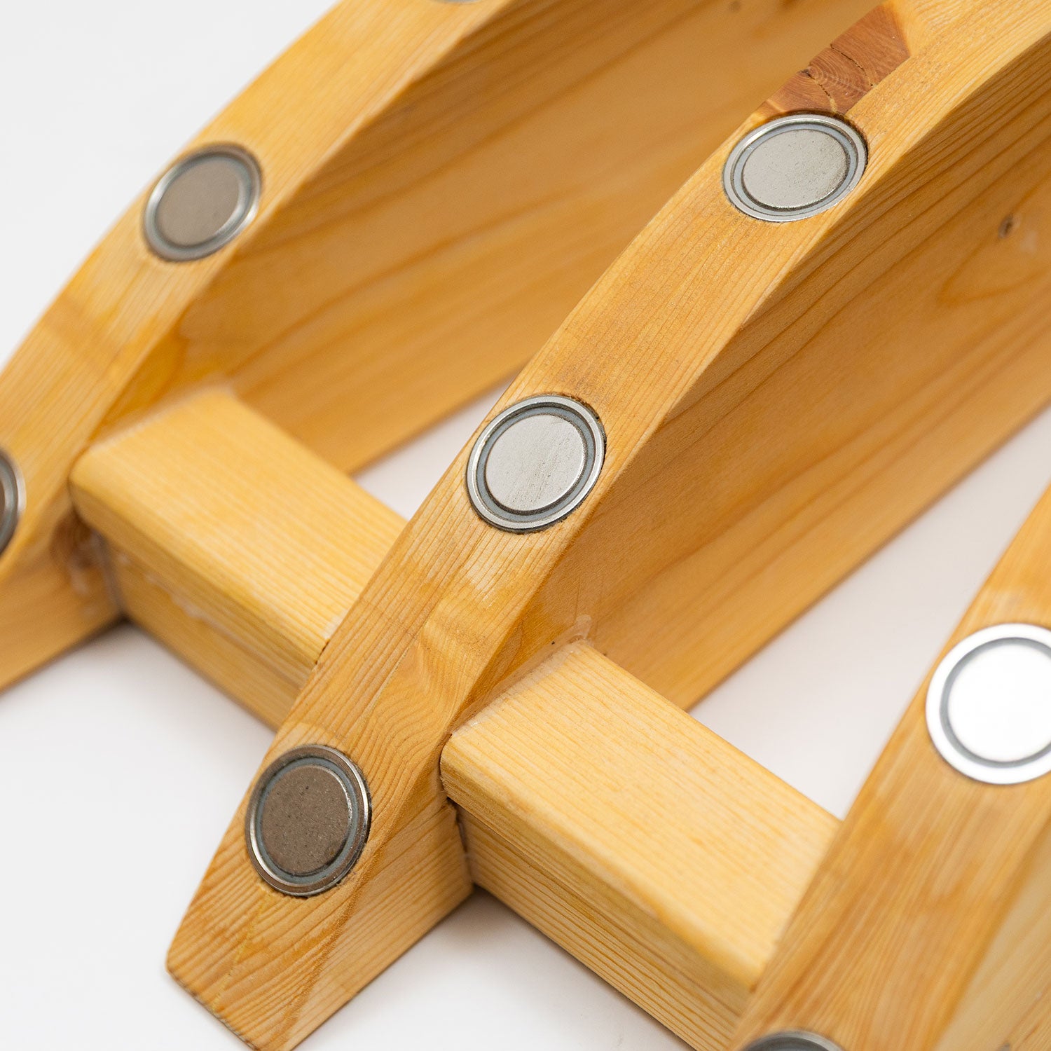 Magnetic arch for spine massage