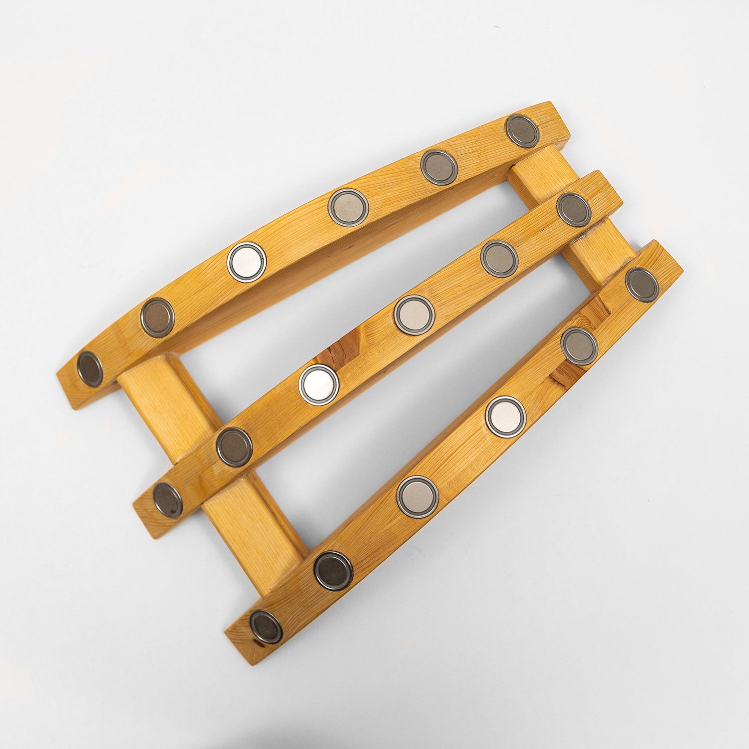 Magnetic arch for spine massage