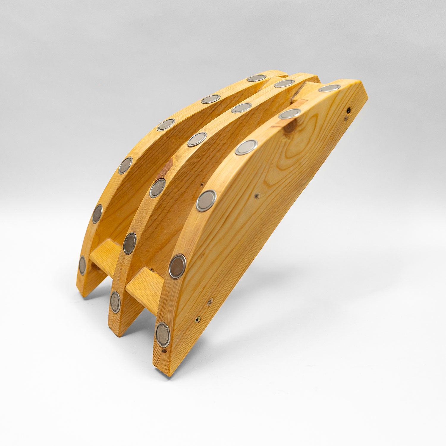 Magnetic arch for spine massage