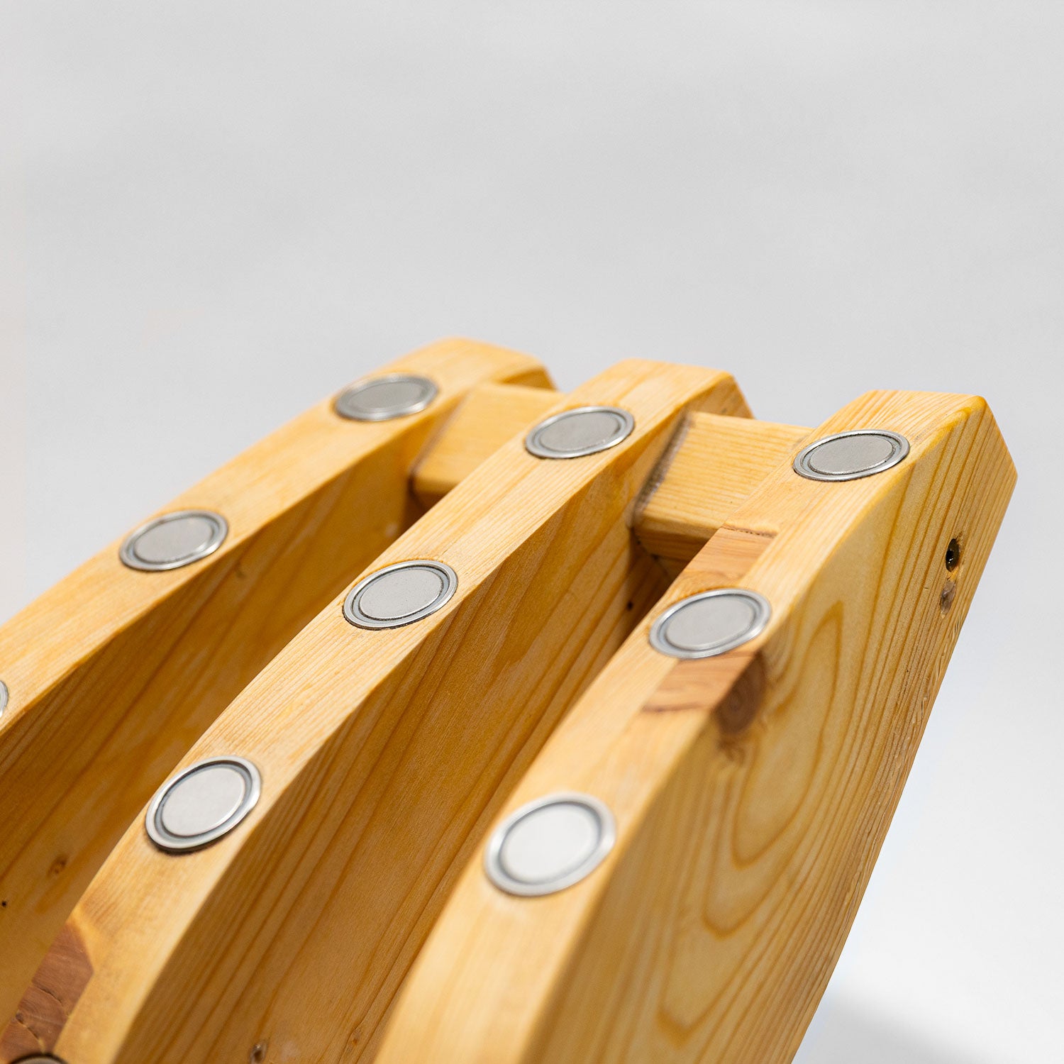 Magnetic arch for spine massage